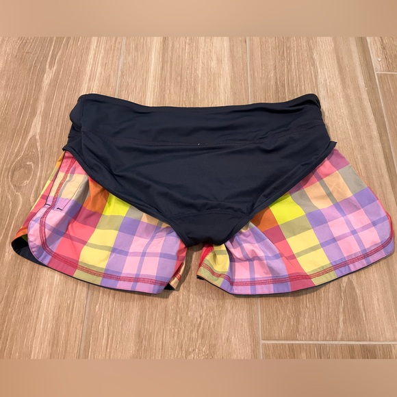 Lululemon Groovy Run Short in Foxy Plaid Passion Lavender Lime - Picture 6 of 7